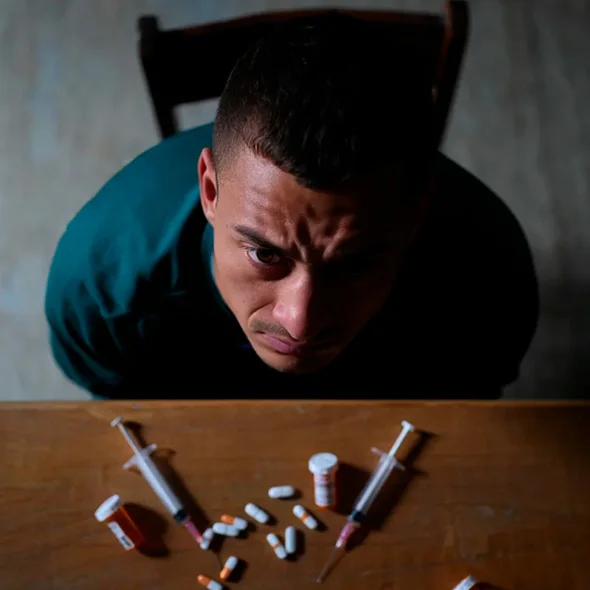 Куда обратиться, если требуется снятие ломки наркомана на дому